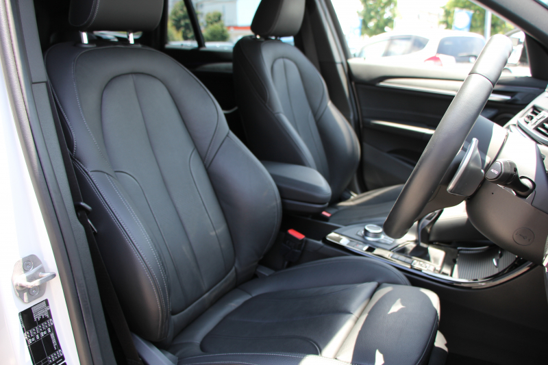 BMW X1 Xdrive18d Mｽﾎﾟｰﾂ ﾊｲﾗｲﾝ ｺﾝﾌｫｰﾄP 後期 ﾌｪｲｽﾘﾌﾄ後 ﾋｰﾀｰ黒革 電動ｼｰﾄ LEDﾍｯﾄﾞﾗｲﾄ 追従ACC 変更後ﾀｯﾁﾊﾟﾈﾙ対応HDDﾅﾋﾞ新ﾒｰﾀｰ Bluetooth接続 Pｱｼｽﾄ Bｶﾒﾗ 電動ﾄﾗﾝｸ 衝突軽減ﾌﾞﾚｰｷ 車線逸脱警告 歩行者警告 2年保証