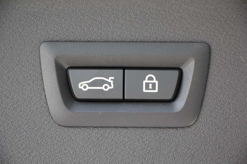 BMW X1 Xdrive18d Mｽﾎﾟｰﾂ ﾊｲﾗｲﾝ ｺﾝﾌｫｰﾄP 後期 ﾌｪｲｽﾘﾌﾄ後 ﾋｰﾀｰ黒革 電動ｼｰﾄ LEDﾍｯﾄﾞﾗｲﾄ 追従ACC 変更後ﾀｯﾁﾊﾟﾈﾙ対応HDDﾅﾋﾞ新ﾒｰﾀｰ Bluetooth接続 Pｱｼｽﾄ Bｶﾒﾗ 電動ﾄﾗﾝｸ 衝突軽減ﾌﾞﾚｰｷ 車線逸脱警告 歩行者警告 2年保証