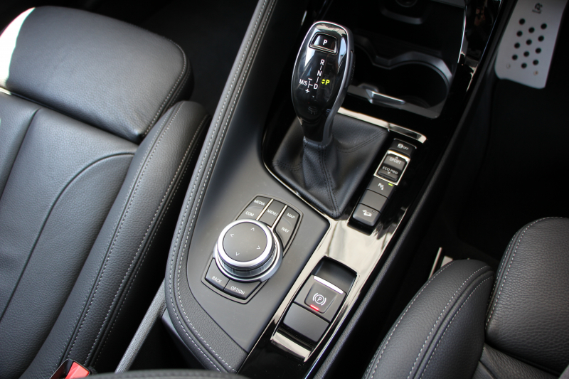 BMW X1 Xdrive18d Mｽﾎﾟｰﾂ ﾊｲﾗｲﾝ ｺﾝﾌｫｰﾄP 後期 ﾌｪｲｽﾘﾌﾄ後 ﾋｰﾀｰ黒革 電動ｼｰﾄ LEDﾍｯﾄﾞﾗｲﾄ 追従ACC 変更後ﾀｯﾁﾊﾟﾈﾙ対応HDDﾅﾋﾞ新ﾒｰﾀｰ Bluetooth接続 Pｱｼｽﾄ Bｶﾒﾗ 電動ﾄﾗﾝｸ 衝突軽減ﾌﾞﾚｰｷ 車線逸脱警告 歩行者警告 2年保証