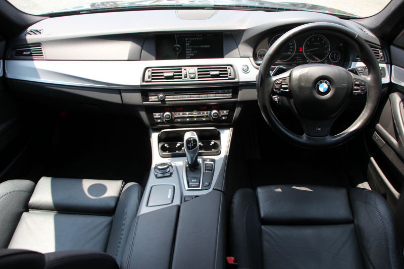 BMW 5シリーズ 535i Mｽﾎﾟｰﾂ 直6ﾀｰﾎﾞN55B30Aｴﾝｼﾞﾝ 306馬力 下取車 禁煙車 ﾋｰﾀｰ黒革 ｵﾌﾟｼｮﾝ19AW iﾄﾞﾗｲﾌﾞHDDﾅﾋﾞBluetoothｵｰﾃﾞｨｵ ﾌﾙｾｸﾞTV Bｶﾒﾗ ﾊﾟﾄﾞﾙｼﾌﾄ 専用ｴｱﾛ 8速AT ｸﾙｺﾝ LEDﾘﾝｸﾞｷｾﾉﾝ ﾐﾗｰETC ｺﾝﾌｫｰﾄｱｸｾｽ 2年保証
