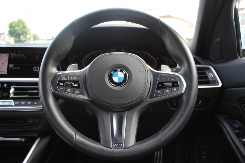 BMW 3シリーズ 320i Mｽﾎﾟｰﾂ ｺﾝﾌｫｰﾄP Pｱｼｽﾄﾌﾟﾗｽ 360度ｶﾒﾗ ｼｰﾄﾋｰﾀｰ 追従ACC ｽﾃｱﾘﾝｸﾞｻﾎﾟｰﾄ BMWﾗｲﾌﾞｺｯｸﾋﾟｯﾄﾞLEDﾍｯﾄﾞﾗｲﾄ ｵｰﾄﾊｲﾋﾞｰﾑ ﾜｲﾔﾚｽ充電  ﾊｰﾌﾚｻﾞｰ 電動ﾄﾗﾝｸ 3ｿﾞｰﾝｴｱｺﾝ ｱｯﾌﾟﾙｶｰﾌﾟﾚｲ 2年保証