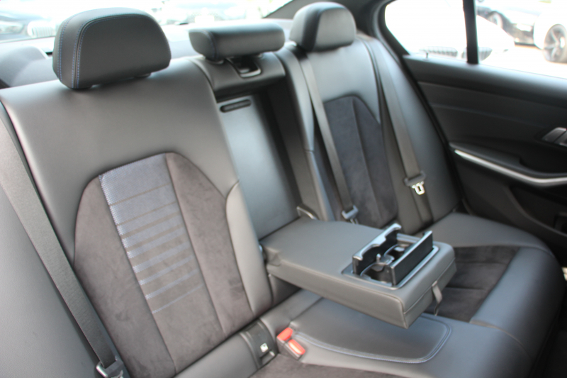 BMW 3シリーズ 320i Mｽﾎﾟｰﾂ ｺﾝﾌｫｰﾄP Pｱｼｽﾄﾌﾟﾗｽ 360度ｶﾒﾗ ｼｰﾄﾋｰﾀｰ 追従ACC ｽﾃｱﾘﾝｸﾞｻﾎﾟｰﾄ BMWﾗｲﾌﾞｺｯｸﾋﾟｯﾄﾞLEDﾍｯﾄﾞﾗｲﾄ ｵｰﾄﾊｲﾋﾞｰﾑ ﾜｲﾔﾚｽ充電  ﾊｰﾌﾚｻﾞｰ 電動ﾄﾗﾝｸ 3ｿﾞｰﾝｴｱｺﾝ ｱｯﾌﾟﾙｶｰﾌﾟﾚｲ 2年保証