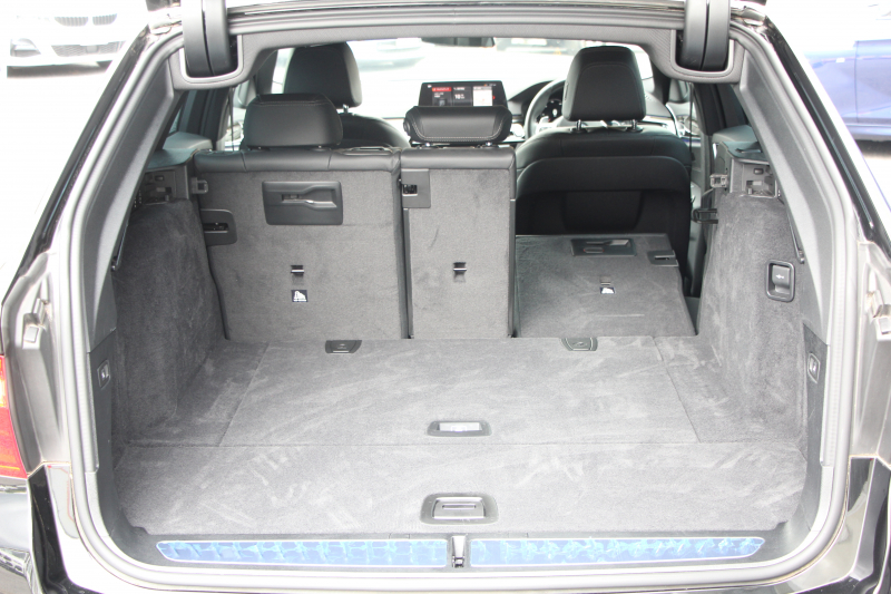 BMW 5シリーズ 523d ﾂｰﾘﾝｸﾞMｽﾎﾟｰﾂ ﾊｲﾗｲﾝ 1ｵｰﾅ 変更後ﾓﾃﾞﾙ 全席ﾋｰﾀｰ黒革 新ﾒｰﾀｰ HUD LEDﾍｯﾄﾞﾗｲﾄ 追従ACC ｽﾃｱﾘﾝｸﾞｻﾎﾟｰﾄ ｵｰﾄﾊｲﾋﾞｰﾑ ﾀｯﾁ画面HDDﾅﾋﾞTV 360度ｶﾒﾗ 電動ﾘｱｹﾞｰﾄ ﾗﾝﾊﾞｰｻﾎﾟｰﾄ 2年保証