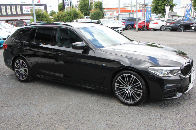 BMW 5シリーズ 523d ﾂｰﾘﾝｸﾞMｽﾎﾟｰﾂ ﾊｲﾗｲﾝ 1ｵｰﾅ 変更後ﾓﾃﾞﾙ 全席ﾋｰﾀｰ黒革 新ﾒｰﾀｰ HUD LEDﾍｯﾄﾞﾗｲﾄ 追従ACC ｽﾃｱﾘﾝｸﾞｻﾎﾟｰﾄ ｵｰﾄﾊｲﾋﾞｰﾑ ﾀｯﾁ画面HDDﾅﾋﾞTV 360度ｶﾒﾗ 電動ﾘｱｹﾞｰﾄ ﾗﾝﾊﾞｰｻﾎﾟｰﾄ 2年保証