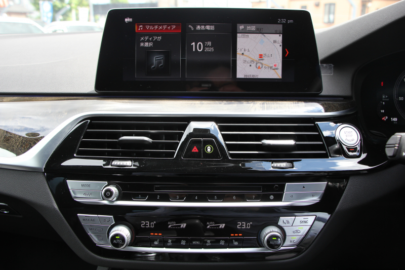 BMW 5シリーズ 523d ﾂｰﾘﾝｸﾞMｽﾎﾟｰﾂ ﾊｲﾗｲﾝ 1ｵｰﾅ 変更後ﾓﾃﾞﾙ 全席ﾋｰﾀｰ黒革 新ﾒｰﾀｰ HUD LEDﾍｯﾄﾞﾗｲﾄ 追従ACC ｽﾃｱﾘﾝｸﾞｻﾎﾟｰﾄ ｵｰﾄﾊｲﾋﾞｰﾑ ﾀｯﾁ画面HDDﾅﾋﾞTV 360度ｶﾒﾗ 電動ﾘｱｹﾞｰﾄ ﾗﾝﾊﾞｰｻﾎﾟｰﾄ 2年保証