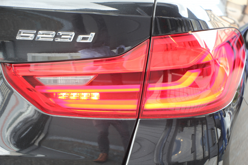 BMW 5シリーズ 523d ﾂｰﾘﾝｸﾞMｽﾎﾟｰﾂ ﾊｲﾗｲﾝ 1ｵｰﾅ 変更後ﾓﾃﾞﾙ 全席ﾋｰﾀｰ黒革 新ﾒｰﾀｰ HUD LEDﾍｯﾄﾞﾗｲﾄ 追従ACC ｽﾃｱﾘﾝｸﾞｻﾎﾟｰﾄ ｵｰﾄﾊｲﾋﾞｰﾑ ﾀｯﾁ画面HDDﾅﾋﾞTV 360度ｶﾒﾗ 電動ﾘｱｹﾞｰﾄ ﾗﾝﾊﾞｰｻﾎﾟｰﾄ 2年保証