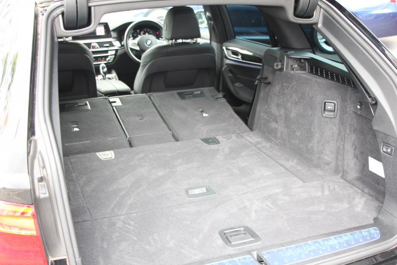 BMW 5シリーズ 523d ﾂｰﾘﾝｸﾞMｽﾎﾟｰﾂ ﾊｲﾗｲﾝ 1ｵｰﾅ 変更後ﾓﾃﾞﾙ 全席ﾋｰﾀｰ黒革 新ﾒｰﾀｰ HUD LEDﾍｯﾄﾞﾗｲﾄ 追従ACC ｽﾃｱﾘﾝｸﾞｻﾎﾟｰﾄ ｵｰﾄﾊｲﾋﾞｰﾑ ﾀｯﾁ画面HDDﾅﾋﾞTV 360度ｶﾒﾗ 電動ﾘｱｹﾞｰﾄ ﾗﾝﾊﾞｰｻﾎﾟｰﾄ 2年保証