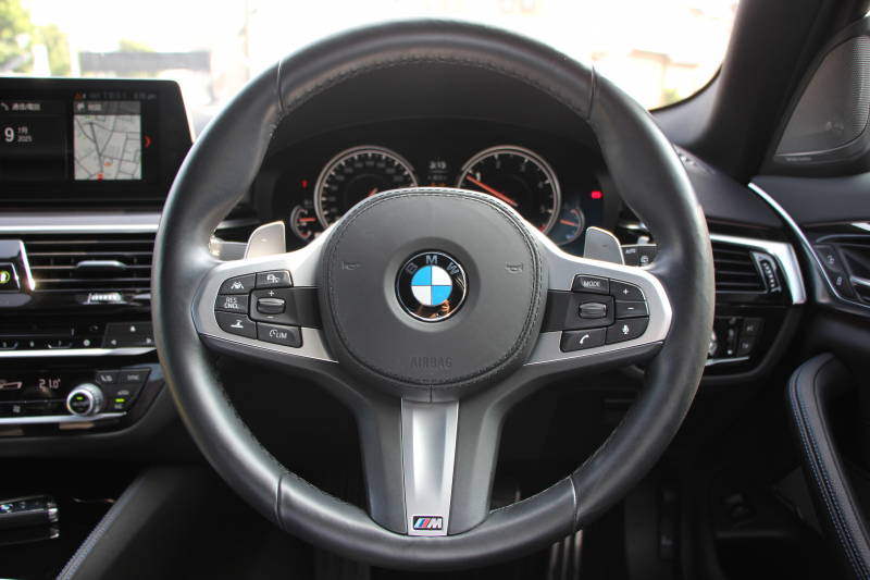 BMW 5シリーズ 523d ﾂｰﾘﾝｸﾞﾌﾞﾗｯｸｱｳﾄ 特別仕様車 1ｵﾅ HUD ﾊｰﾏﾝｶｰﾄﾞﾝ 追従ACC ｽﾃｱｻﾎﾟｰﾄ LEDﾍｯﾄﾞﾗｲﾄ ｵｰﾄﾊｲﾋﾞｰﾑ ﾀｯﾁ画面HDDﾅﾋﾞTV 360度ﾊﾟﾉﾗﾏｶﾒﾗ Pｱｼｽﾄﾌﾟﾗｽ 電動ﾄﾗﾝｸ 19AW 液晶ﾒｰﾀｰ ｽﾏｰﾄｷｰ 2年保証