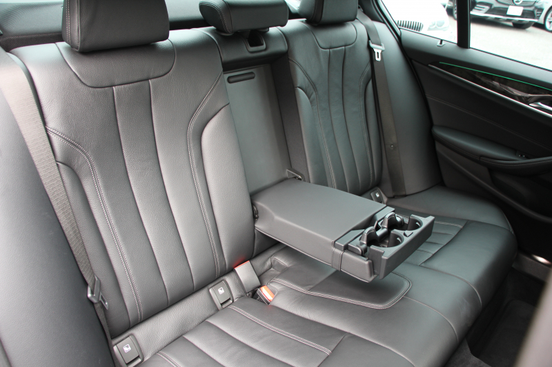 BMW 5シリーズ 523i Mｽﾎﾟｰﾂ ﾊｲﾗｲﾝ ｲﾉﾍﾞｰｼｮﾝ&ｺﾝﾌｫｰﾄP ｻﾝﾙｰﾌ 全席ﾋｰﾀｰ黒革 ｺﾝﾌｫｰﾄｼｰﾄ ﾍﾞﾝﾁﾚｰｼｮﾝ ｿﾌﾄｸﾛｰｽﾞﾄﾞｱ HUD ﾜｲﾔﾚｽ充電 追従ACC ｽﾃｱﾘﾝｸﾞｻﾎﾟｰﾄ LEDﾍｯﾄﾞﾗｲﾄ 360度ｶﾒﾗ ﾀｯﾁ画面HDDﾅﾋﾞTV ｼﾞｪｽﾁｬｰC 電動ﾄﾗﾝｸ 19AW 2年保証