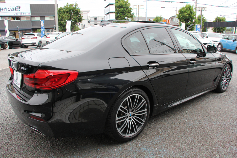 BMW 5シリーズ 523i Mｽﾎﾟｰﾂ ﾊｲﾗｲﾝ ｲﾉﾍﾞｰｼｮﾝ&ｺﾝﾌｫｰﾄP ｻﾝﾙｰﾌ 全席ﾋｰﾀｰ黒革 ｺﾝﾌｫｰﾄｼｰﾄ ﾍﾞﾝﾁﾚｰｼｮﾝ ｿﾌﾄｸﾛｰｽﾞﾄﾞｱ HUD ﾜｲﾔﾚｽ充電 追従ACC ｽﾃｱﾘﾝｸﾞｻﾎﾟｰﾄ LEDﾍｯﾄﾞﾗｲﾄ 360度ｶﾒﾗ ﾀｯﾁ画面HDDﾅﾋﾞTV ｼﾞｪｽﾁｬｰC 電動ﾄﾗﾝｸ 19AW 2年保証