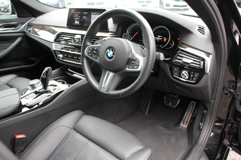 BMW 5シリーズ 540i Xdrive Mｽﾎﾟｰﾂ ｲﾉﾍﾞｰｼｮﾝ&ｺﾝﾌｫｰﾄP 4WD 1ｵｰﾅ 直6ﾀｰﾎﾞ340馬力 ﾌﾞﾗｯｸﾚｻﾞｰ 全席ﾋｰﾀｰ ﾏｯｻｰｼﾞ&ｱｸﾃｨﾌﾞﾍﾞﾝﾁﾚｰｼｮﾝ ｼﾞｪｽﾁｬｰC 液晶ﾒｰﾀｰ HUD 追従ACC LEDﾍｯﾄﾞﾗｲﾄ ﾀｯﾁ画面ﾅﾋﾞﾌﾙｾｸﾞTV ｱﾀﾞﾌﾟﾃｨﾌﾞｻｽ Mspﾌﾞﾚｰｷ 19AW 2年保証