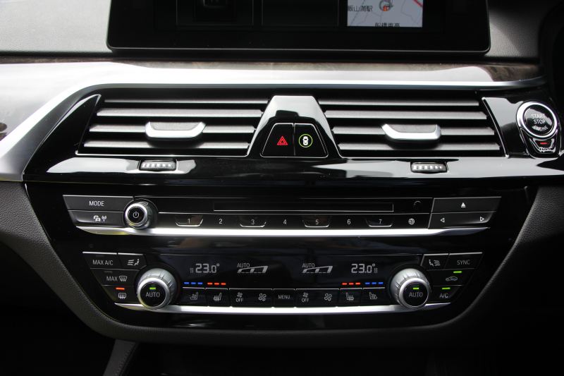 BMW 5シリーズ 540i Xdrive Mｽﾎﾟｰﾂ ｲﾉﾍﾞｰｼｮﾝ&ｺﾝﾌｫｰﾄP 4WD 1ｵｰﾅ 直6ﾀｰﾎﾞ340馬力 ﾌﾞﾗｯｸﾚｻﾞｰ 全席ﾋｰﾀｰ ﾏｯｻｰｼﾞ&ｱｸﾃｨﾌﾞﾍﾞﾝﾁﾚｰｼｮﾝ ｼﾞｪｽﾁｬｰC 液晶ﾒｰﾀｰ HUD 追従ACC LEDﾍｯﾄﾞﾗｲﾄ ﾀｯﾁ画面ﾅﾋﾞﾌﾙｾｸﾞTV ｱﾀﾞﾌﾟﾃｨﾌﾞｻｽ Mspﾌﾞﾚｰｷ 19AW 2年保証