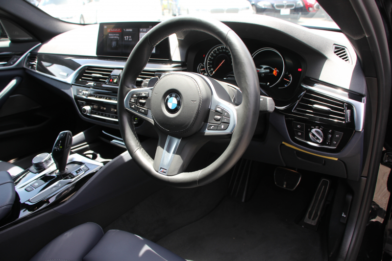 BMW 5シリーズ 530i ｴﾃﾞｨｼｮﾝﾐｯｼｮﾝｲﾝﾎﾟｯｼﾌﾞﾙ 特別仕様車 高出力 ﾅｲﾄﾌﾞﾙｰﾚｻﾞｰ ｱﾀﾞﾌﾟﾃｨﾌﾞｻｽ HUD ﾊｰﾏﾝｶｰﾄﾞﾝ 追従ACC ｽﾃｱﾘﾝｸﾞｻﾎﾟｰﾄ ﾀｯﾁ画面HDDﾅﾋﾞTV LEDﾍｯﾄﾞﾗｲﾄ ｵｰﾄﾊｲﾋﾞｰﾑ 電動ﾄﾗﾝｸ 360度ｶﾒﾗ 全席ﾋｰﾀｰ ﾌﾞﾗｯｸ19AW 2年保証