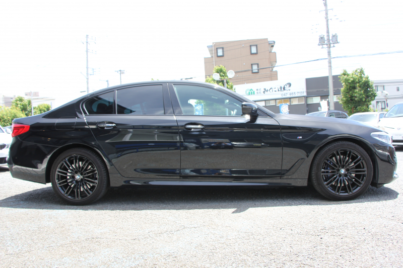 BMW 5シリーズ 530i ｴﾃﾞｨｼｮﾝﾐｯｼｮﾝｲﾝﾎﾟｯｼﾌﾞﾙ 特別仕様車 高出力 ﾅｲﾄﾌﾞﾙｰﾚｻﾞｰ ｱﾀﾞﾌﾟﾃｨﾌﾞｻｽ HUD ﾊｰﾏﾝｶｰﾄﾞﾝ 追従ACC ｽﾃｱﾘﾝｸﾞｻﾎﾟｰﾄ ﾀｯﾁ画面HDDﾅﾋﾞTV LEDﾍｯﾄﾞﾗｲﾄ ｵｰﾄﾊｲﾋﾞｰﾑ 電動ﾄﾗﾝｸ 360度ｶﾒﾗ 全席ﾋｰﾀｰ ﾌﾞﾗｯｸ19AW 2年保証