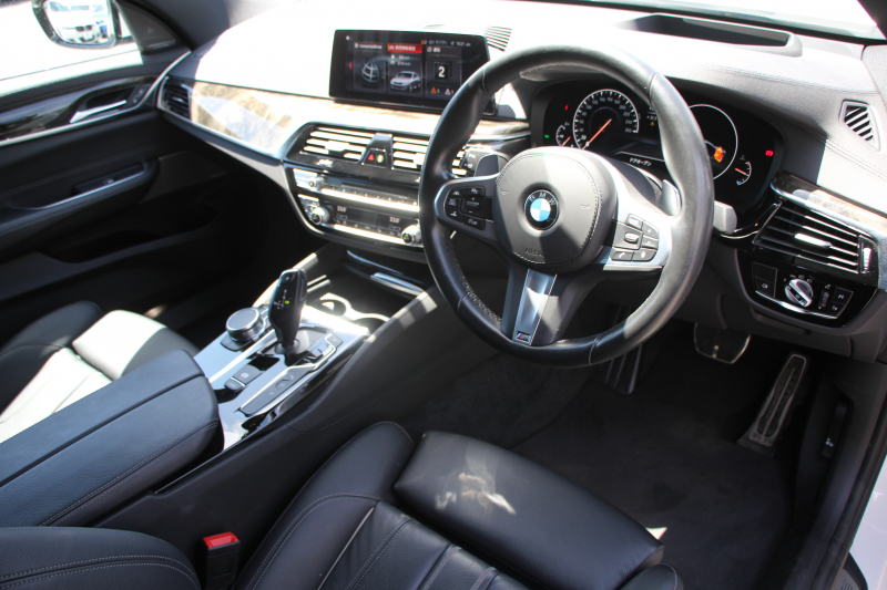 BMW 6シリーズ 630i ｸﾞﾗﾝﾂｰﾘｽﾓ Mｽﾎﾟｰﾂ ｾﾚｸﾄ&ｲﾉﾍﾞｰｼｮﾝP ﾊﾟﾉﾗﾏｻﾝﾙｰﾌ 全席ﾋｰﾀｰ黒革 ﾊｰﾏﾝｶｰﾄﾞﾝｻﾗｳﾝﾄﾞﾘｱｼｰﾄ可倒調整 ﾃﾞｨｽﾌﾟﾚｲｷｰ ﾘﾓｰﾄP LEDﾍｯﾄﾞﾗｲﾄ 360度ｶﾒﾗ HUD 追従ACC ﾜｲﾔﾚｽ充電 4ｿﾞｰﾝｴｱｺﾝ Rolfhartge20AW 2年保証