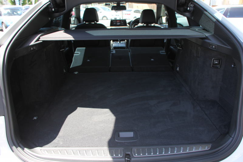 BMW 6シリーズ 630i ｸﾞﾗﾝﾂｰﾘｽﾓ Mｽﾎﾟｰﾂ ｾﾚｸﾄ&ｲﾉﾍﾞｰｼｮﾝP ﾊﾟﾉﾗﾏｻﾝﾙｰﾌ 全席ﾋｰﾀｰ黒革 ﾊｰﾏﾝｶｰﾄﾞﾝｻﾗｳﾝﾄﾞﾘｱｼｰﾄ可倒調整 ﾃﾞｨｽﾌﾟﾚｲｷｰ ﾘﾓｰﾄP LEDﾍｯﾄﾞﾗｲﾄ 360度ｶﾒﾗ HUD 追従ACC ﾜｲﾔﾚｽ充電 4ｿﾞｰﾝｴｱｺﾝ Rolfhartge20AW 2年保証