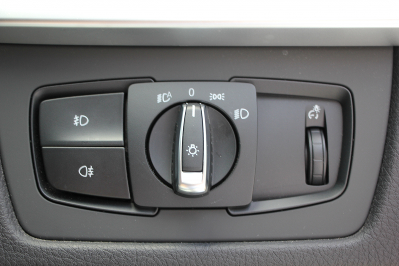 BMW 3シリーズ 320d ｾﾚﾌﾞﾚｰｼｮﾝｴﾃﾞｨｼｮﾝ ｽﾀｲﾙｴｯｼﾞ限定車 後期 8C新ｴﾝｼﾞﾝ 燃費21.4km/L ｾﾝｻﾃｯｸﾚｻﾞｰ ｼｰﾄﾋｰﾀｰ 専用ｸﾞﾚｰ18AW LEDﾍｯﾄﾞﾗｲﾄ&ﾃｰﾙ 追従ACC 衝突軽減ﾌﾞﾚｰｷ ﾚｰﾝﾁｪﾝｼﾞ警告 ﾌﾞﾗｯｸｸﾞﾘﾙ HDDﾅﾋﾞ2年保証