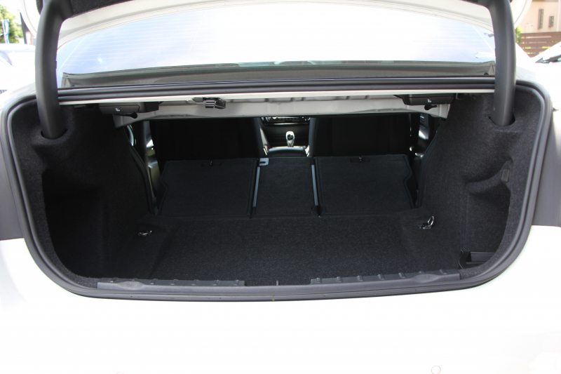 BMW 3シリーズ 320d ｾﾚﾌﾞﾚｰｼｮﾝｴﾃﾞｨｼｮﾝ ｽﾀｲﾙｴｯｼﾞ限定車 後期 8C新ｴﾝｼﾞﾝ 燃費21.4km/L ｾﾝｻﾃｯｸﾚｻﾞｰ ｼｰﾄﾋｰﾀｰ 専用ｸﾞﾚｰ18AW LEDﾍｯﾄﾞﾗｲﾄ&ﾃｰﾙ 追従ACC 衝突軽減ﾌﾞﾚｰｷ ﾚｰﾝﾁｪﾝｼﾞ警告 ﾌﾞﾗｯｸｸﾞﾘﾙ HDDﾅﾋﾞ2年保証