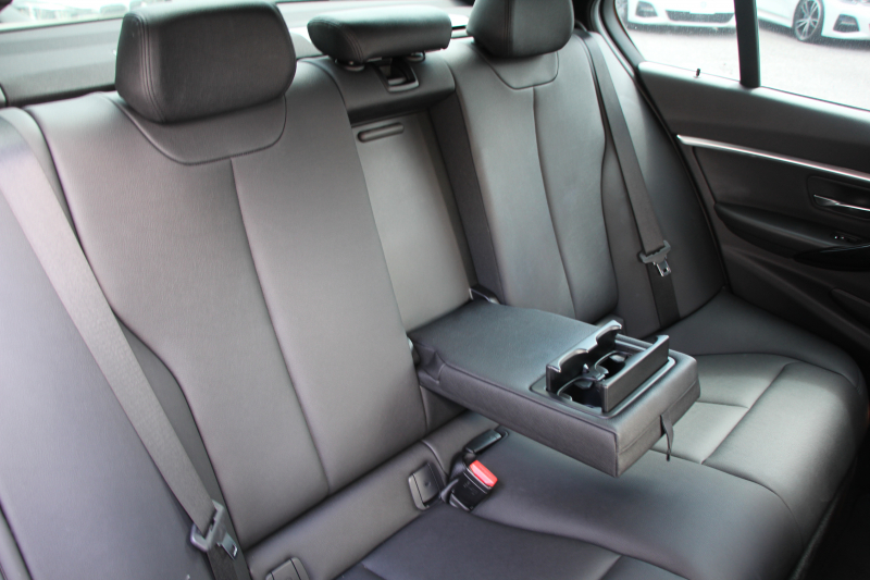 BMW 3シリーズ 320d ｾﾚﾌﾞﾚｰｼｮﾝｴﾃﾞｨｼｮﾝ ｽﾀｲﾙｴｯｼﾞ限定車 後期 8C新ｴﾝｼﾞﾝ 燃費21.4km/L ｾﾝｻﾃｯｸﾚｻﾞｰ ｼｰﾄﾋｰﾀｰ 専用ｸﾞﾚｰ18AW LEDﾍｯﾄﾞﾗｲﾄ&ﾃｰﾙ 追従ACC 衝突軽減ﾌﾞﾚｰｷ ﾚｰﾝﾁｪﾝｼﾞ警告 ﾌﾞﾗｯｸｸﾞﾘﾙ HDDﾅﾋﾞ2年保証