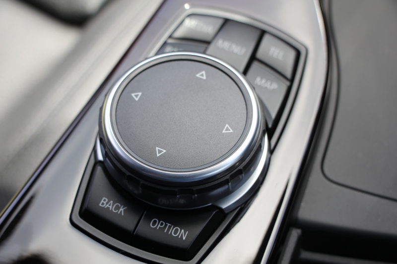 BMW 3シリーズ 320d ｾﾚﾌﾞﾚｰｼｮﾝｴﾃﾞｨｼｮﾝ ｽﾀｲﾙｴｯｼﾞ限定車 後期 8C新ｴﾝｼﾞﾝ 燃費21.4km/L ｾﾝｻﾃｯｸﾚｻﾞｰ ｼｰﾄﾋｰﾀｰ 専用ｸﾞﾚｰ18AW LEDﾍｯﾄﾞﾗｲﾄ&ﾃｰﾙ 追従ACC 衝突軽減ﾌﾞﾚｰｷ ﾚｰﾝﾁｪﾝｼﾞ警告 ﾌﾞﾗｯｸｸﾞﾘﾙ HDDﾅﾋﾞ2年保証