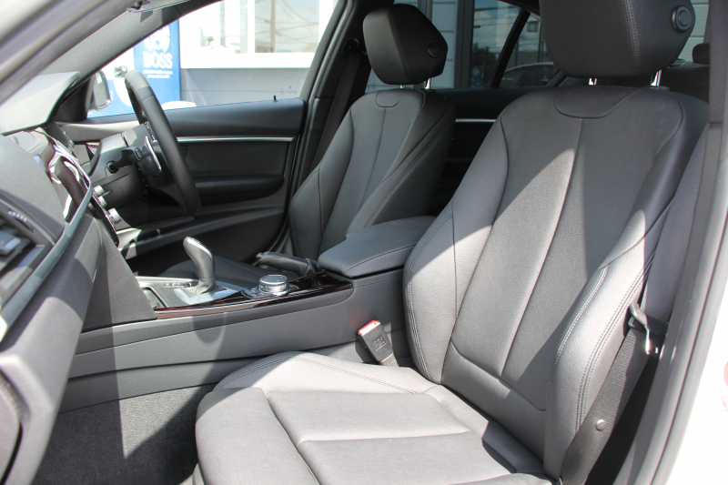 BMW 3シリーズ 320d ｾﾚﾌﾞﾚｰｼｮﾝｴﾃﾞｨｼｮﾝ ｽﾀｲﾙｴｯｼﾞ限定車 後期 8C新ｴﾝｼﾞﾝ 燃費21.4km/L ｾﾝｻﾃｯｸﾚｻﾞｰ ｼｰﾄﾋｰﾀｰ 専用ｸﾞﾚｰ18AW LEDﾍｯﾄﾞﾗｲﾄ&ﾃｰﾙ 追従ACC 衝突軽減ﾌﾞﾚｰｷ ﾚｰﾝﾁｪﾝｼﾞ警告 ﾌﾞﾗｯｸｸﾞﾘﾙ HDDﾅﾋﾞ2年保証