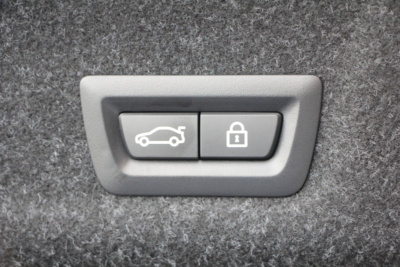 BMW 3シリーズ 320d Xdrive Mｽﾎﾟｰﾂ ｺﾝﾌｫｰﾄP 4WD Pｱｼｽﾄﾌﾟﾗｽ 360度ｶﾒﾗ BMWﾗｲﾌﾞｺｯｸﾋﾟｯﾄﾞﾀｯﾁ画面HDDﾅﾋﾞApplecarplay ﾜｲﾔﾚｽ充電 LEDﾍｯﾄﾞﾗｲﾄ ｵｰﾄﾊｲﾋﾞｰﾑ 追従ACC ｽﾃｱﾘﾝｸﾞｻﾎﾟｰﾄ ﾚｰﾝﾁｪﾝｼﾞ警告 ｼｰﾄﾋｰﾀｰ 2年保証