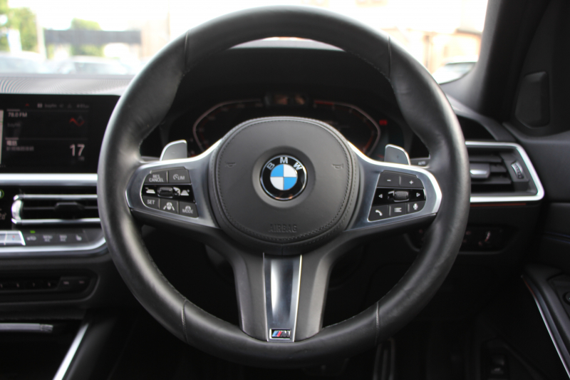 BMW 3シリーズ 320d Xdrive Mｽﾎﾟｰﾂ ｺﾝﾌｫｰﾄP 4WD Pｱｼｽﾄﾌﾟﾗｽ 360度ｶﾒﾗ BMWﾗｲﾌﾞｺｯｸﾋﾟｯﾄﾞﾀｯﾁ画面HDDﾅﾋﾞApplecarplay ﾜｲﾔﾚｽ充電 LEDﾍｯﾄﾞﾗｲﾄ ｵｰﾄﾊｲﾋﾞｰﾑ 追従ACC ｽﾃｱﾘﾝｸﾞｻﾎﾟｰﾄ ﾚｰﾝﾁｪﾝｼﾞ警告 ｼｰﾄﾋｰﾀｰ 2年保証