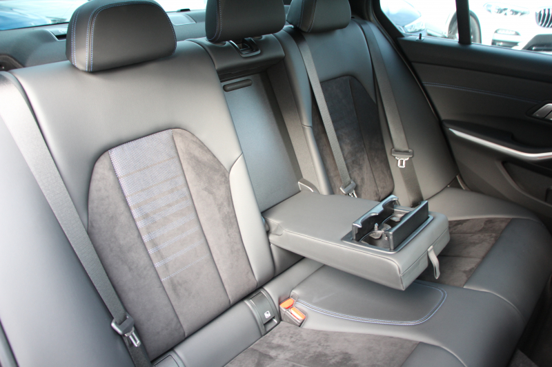 BMW 3シリーズ 320d Xdrive Mｽﾎﾟｰﾂ ｺﾝﾌｫｰﾄP 4WD Pｱｼｽﾄﾌﾟﾗｽ 360度ｶﾒﾗ BMWﾗｲﾌﾞｺｯｸﾋﾟｯﾄﾞﾀｯﾁ画面HDDﾅﾋﾞApplecarplay ﾜｲﾔﾚｽ充電 LEDﾍｯﾄﾞﾗｲﾄ ｵｰﾄﾊｲﾋﾞｰﾑ 追従ACC ｽﾃｱﾘﾝｸﾞｻﾎﾟｰﾄ ﾚｰﾝﾁｪﾝｼﾞ警告 ｼｰﾄﾋｰﾀｰ 2年保証