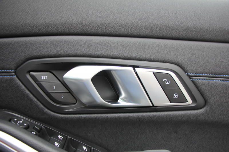 BMW 3シリーズ 320d Xdrive Mｽﾎﾟｰﾂ ｺﾝﾌｫｰﾄP 4WD Pｱｼｽﾄﾌﾟﾗｽ 360度ｶﾒﾗ BMWﾗｲﾌﾞｺｯｸﾋﾟｯﾄﾞﾀｯﾁ画面HDDﾅﾋﾞApplecarplay ﾜｲﾔﾚｽ充電 LEDﾍｯﾄﾞﾗｲﾄ ｵｰﾄﾊｲﾋﾞｰﾑ 追従ACC ｽﾃｱﾘﾝｸﾞｻﾎﾟｰﾄ ﾚｰﾝﾁｪﾝｼﾞ警告 ｼｰﾄﾋｰﾀｰ 2年保証