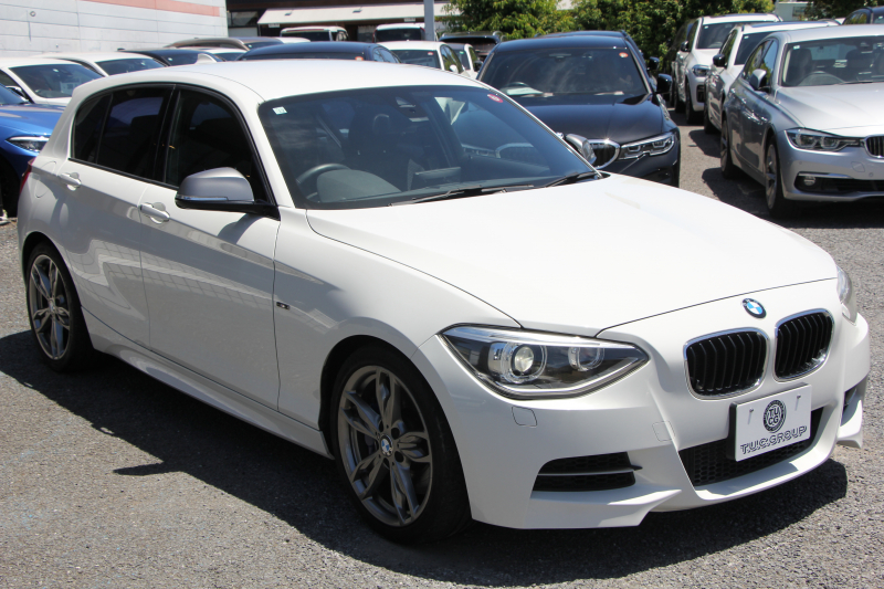 BMW 1シリーズ M135i ﾊﾟｰｷﾝｸﾞｻﾎﾟｰﾄP 直6ﾀｰﾎﾞ320馬力 衝突軽減ﾌﾞﾚｰｷ 車線逸脱警告 歩行者警告 ｱﾀﾞﾌﾟﾃｨﾌﾞMｻｽ ﾀｯﾁﾊﾟｯﾄﾞ対応HDDﾅﾋﾞ専用ｴｱﾛ 18AW&ﾌﾞﾚｰｷ 左右独立ｵｰﾄｴｱｺﾝ ﾊﾟﾄﾞﾙｼﾌﾄ 8速AT ｽﾏｰﾄｷｰ Bluetooth接続 2年保証