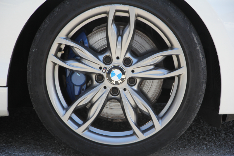 BMW 1シリーズ M135i ﾊﾟｰｷﾝｸﾞｻﾎﾟｰﾄP 直6ﾀｰﾎﾞ320馬力 衝突軽減ﾌﾞﾚｰｷ 車線逸脱警告 歩行者警告 ｱﾀﾞﾌﾟﾃｨﾌﾞMｻｽ ﾀｯﾁﾊﾟｯﾄﾞ対応HDDﾅﾋﾞ専用ｴｱﾛ 18AW&ﾌﾞﾚｰｷ 左右独立ｵｰﾄｴｱｺﾝ ﾊﾟﾄﾞﾙｼﾌﾄ 8速AT ｽﾏｰﾄｷｰ Bluetooth接続 2年保証