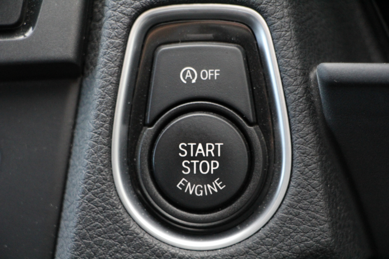 BMW 1シリーズ M135i ﾊﾟｰｷﾝｸﾞｻﾎﾟｰﾄP 直6ﾀｰﾎﾞ320馬力 衝突軽減ﾌﾞﾚｰｷ 車線逸脱警告 歩行者警告 ｱﾀﾞﾌﾟﾃｨﾌﾞMｻｽ ﾀｯﾁﾊﾟｯﾄﾞ対応HDDﾅﾋﾞ専用ｴｱﾛ 18AW&ﾌﾞﾚｰｷ 左右独立ｵｰﾄｴｱｺﾝ ﾊﾟﾄﾞﾙｼﾌﾄ 8速AT ｽﾏｰﾄｷｰ Bluetooth接続 2年保証