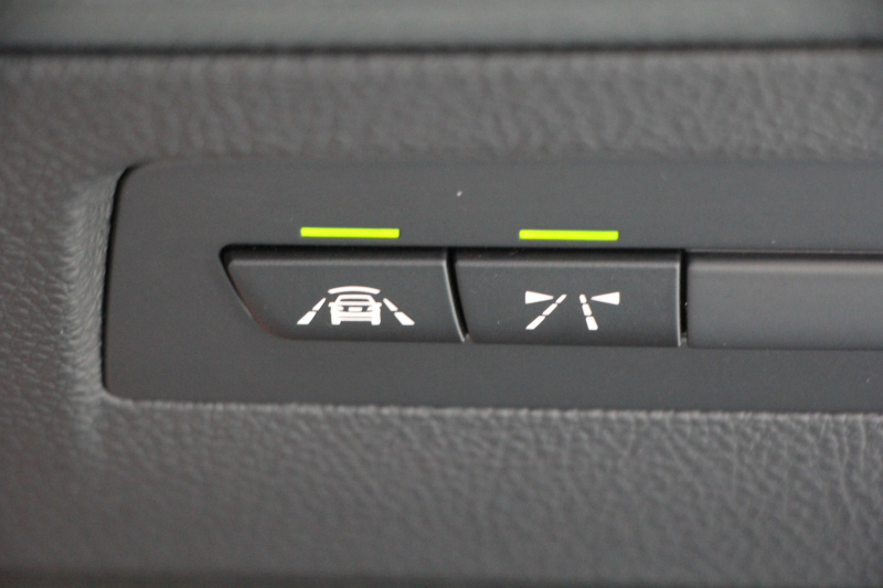 BMW 1シリーズ M135i ﾊﾟｰｷﾝｸﾞｻﾎﾟｰﾄP 直6ﾀｰﾎﾞ320馬力 衝突軽減ﾌﾞﾚｰｷ 車線逸脱警告 歩行者警告 ｱﾀﾞﾌﾟﾃｨﾌﾞMｻｽ ﾀｯﾁﾊﾟｯﾄﾞ対応HDDﾅﾋﾞ専用ｴｱﾛ 18AW&ﾌﾞﾚｰｷ 左右独立ｵｰﾄｴｱｺﾝ ﾊﾟﾄﾞﾙｼﾌﾄ 8速AT ｽﾏｰﾄｷｰ Bluetooth接続 2年保証