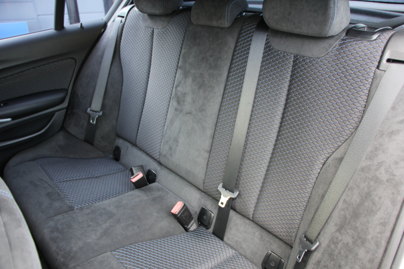 BMW 1シリーズ M135i ﾊﾟｰｷﾝｸﾞｻﾎﾟｰﾄP 直6ﾀｰﾎﾞ320馬力 衝突軽減ﾌﾞﾚｰｷ 車線逸脱警告 歩行者警告 ｱﾀﾞﾌﾟﾃｨﾌﾞMｻｽ ﾀｯﾁﾊﾟｯﾄﾞ対応HDDﾅﾋﾞ専用ｴｱﾛ 18AW&ﾌﾞﾚｰｷ 左右独立ｵｰﾄｴｱｺﾝ ﾊﾟﾄﾞﾙｼﾌﾄ 8速AT ｽﾏｰﾄｷｰ Bluetooth接続 2年保証