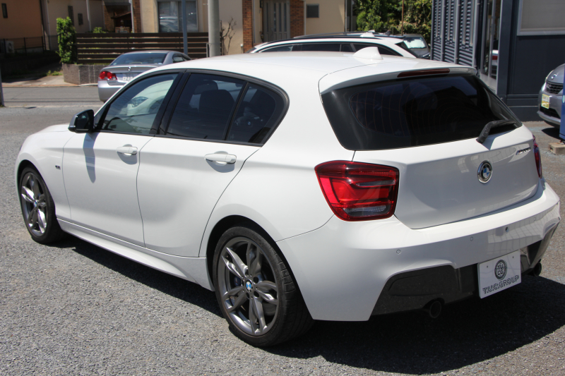 BMW 1シリーズ M135i ﾊﾟｰｷﾝｸﾞｻﾎﾟｰﾄP 直6ﾀｰﾎﾞ320馬力 衝突軽減ﾌﾞﾚｰｷ 車線逸脱警告 歩行者警告 ｱﾀﾞﾌﾟﾃｨﾌﾞMｻｽ ﾀｯﾁﾊﾟｯﾄﾞ対応HDDﾅﾋﾞ専用ｴｱﾛ 18AW&ﾌﾞﾚｰｷ 左右独立ｵｰﾄｴｱｺﾝ ﾊﾟﾄﾞﾙｼﾌﾄ 8速AT ｽﾏｰﾄｷｰ Bluetooth接続 2年保証