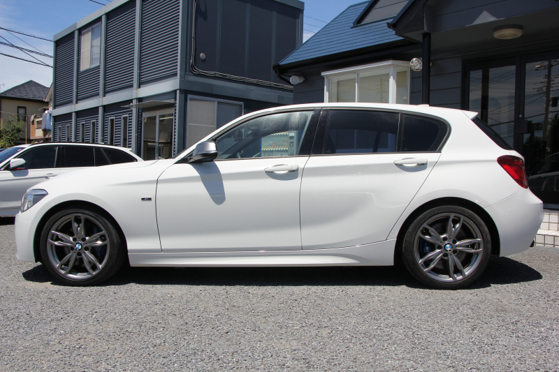 BMW 1シリーズ M135i ﾊﾟｰｷﾝｸﾞｻﾎﾟｰﾄP 直6ﾀｰﾎﾞ320馬力 衝突軽減ﾌﾞﾚｰｷ 車線逸脱警告 歩行者警告 ｱﾀﾞﾌﾟﾃｨﾌﾞMｻｽ ﾀｯﾁﾊﾟｯﾄﾞ対応HDDﾅﾋﾞ専用ｴｱﾛ 18AW&ﾌﾞﾚｰｷ 左右独立ｵｰﾄｴｱｺﾝ ﾊﾟﾄﾞﾙｼﾌﾄ 8速AT ｽﾏｰﾄｷｰ Bluetooth接続 2年保証