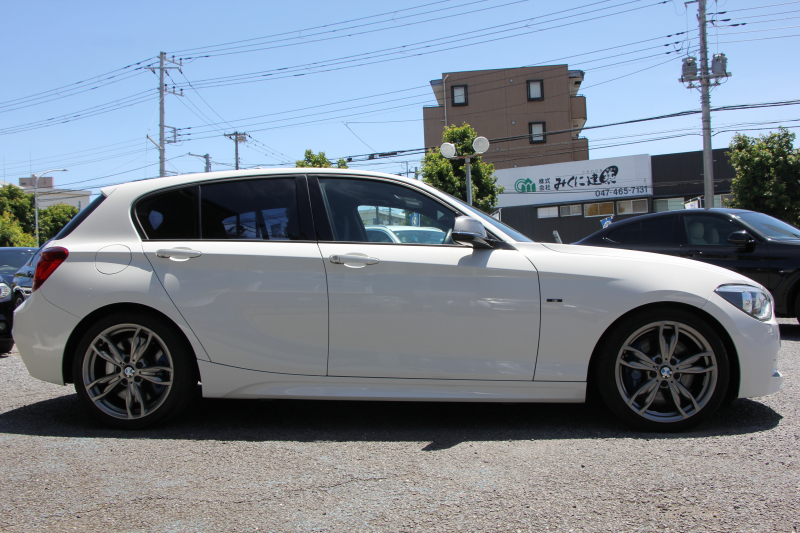 BMW 1シリーズ M135i ﾊﾟｰｷﾝｸﾞｻﾎﾟｰﾄP 直6ﾀｰﾎﾞ320馬力 衝突軽減ﾌﾞﾚｰｷ 車線逸脱警告 歩行者警告 ｱﾀﾞﾌﾟﾃｨﾌﾞMｻｽ ﾀｯﾁﾊﾟｯﾄﾞ対応HDDﾅﾋﾞ専用ｴｱﾛ 18AW&ﾌﾞﾚｰｷ 左右独立ｵｰﾄｴｱｺﾝ ﾊﾟﾄﾞﾙｼﾌﾄ 8速AT ｽﾏｰﾄｷｰ Bluetooth接続 2年保証