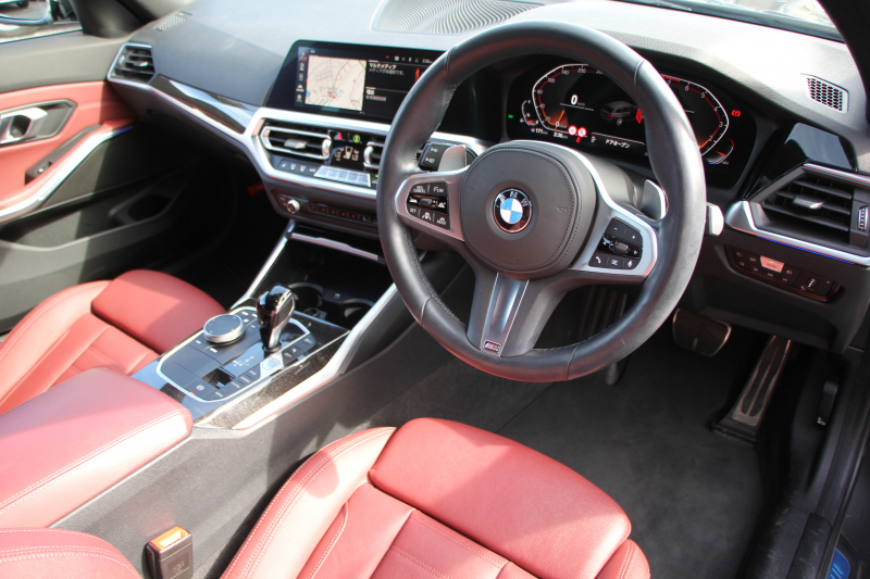 BMW 3シリーズ 320i ﾂｰﾘﾝｸﾞMｽﾎﾟｰﾂ ﾊｲﾗｲﾝ ﾀｺﾗﾚｯﾄﾞﾚｻﾞｰ ｼｰﾄﾋｰﾀｰ ｵﾌﾟｼｮﾝ19AW LEDﾍｯﾄﾞﾗｲﾄ ｵｰﾄﾊｲﾋﾞｰﾑ 追従ACC ｽﾃｱﾘﾝｸﾞｻﾎﾟｰﾄ Applecarplay BMWﾗｲﾌﾞｺｯｸﾋﾟｯﾄ ﾀｯﾁ画面HDDﾅﾋﾞ電動ﾄﾗﾝｸ Pｱｼｽﾄ 2年保証