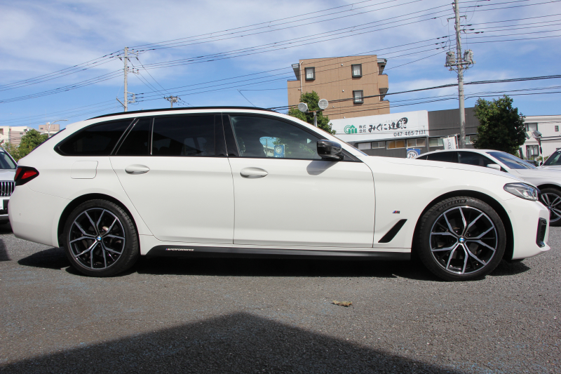 BMW 5シリーズ 523d Xdrive ﾂｰﾘﾝｸﾞMｽﾎﾟｰﾂ ｴﾃﾞｨｼｮﾝｼﾞｮｲﾌﾟﾗｽ ｾﾚｸﾄP 後期 1ｵｰﾅ 4WD ﾊﾟﾉﾗﾏｻﾝﾙｰﾌ ﾋｰﾀｰ黒革 ﾊｰﾏﾝｶｰﾄﾞﾝｻﾗｳﾝﾄﾞｱﾀﾞﾌﾟﾃｨﾌﾞｻｽ 19AW LEDﾍｯﾄﾞﾗｲﾄ ｵｰﾄﾊｲﾋﾞｰﾑ 360度ｶﾒﾗ ｱｯﾌﾟﾙｶｰﾌﾟﾚｲ BMWﾗｲﾌﾞｺｯｸﾋﾟｯﾄ 2年保証