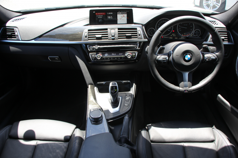 BMW 3シリーズ 320i Mｽﾎﾟｰﾂ 最終ﾓﾃﾞﾙ 新ｴﾝｼﾞﾝ ﾋｰﾀｰ黒革 LEDﾍｯﾄﾞﾗｲﾄ&ﾃｰﾙ NEWﾙｰﾑﾐﾗｰ 追従ACC ﾚｰﾝﾁｪﾝｼﾞ警告 ﾀｯﾁ画面対応HDDﾅﾋﾞBluetooth接続 Bｶﾒﾗ ﾊﾟﾄﾞﾙｼﾌﾄ 衝突軽減ﾌﾞﾚｰｷ 車線逸脱警告 歩行者警告 2年保証