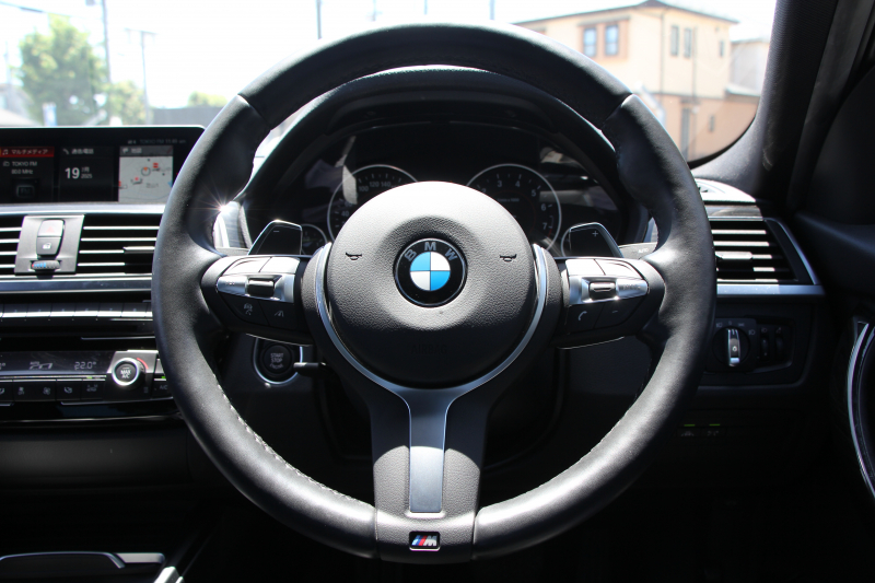 BMW 3シリーズ 320i Mｽﾎﾟｰﾂ 最終ﾓﾃﾞﾙ 新ｴﾝｼﾞﾝ ﾋｰﾀｰ黒革 LEDﾍｯﾄﾞﾗｲﾄ&ﾃｰﾙ NEWﾙｰﾑﾐﾗｰ 追従ACC ﾚｰﾝﾁｪﾝｼﾞ警告 ﾀｯﾁ画面対応HDDﾅﾋﾞBluetooth接続 Bｶﾒﾗ ﾊﾟﾄﾞﾙｼﾌﾄ 衝突軽減ﾌﾞﾚｰｷ 車線逸脱警告 歩行者警告 2年保証