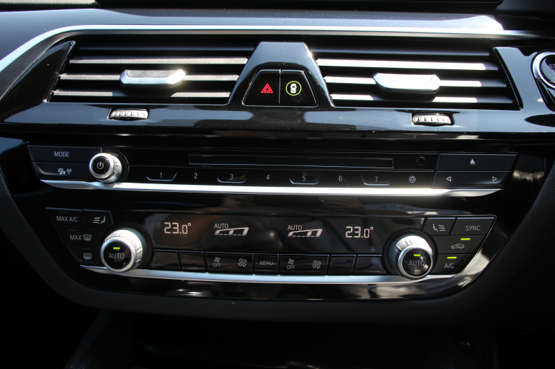 BMW 5シリーズ 523i ｴﾃﾞｨｼｮﾝﾐｯｼｮﾝｲﾝﾎﾟｯｼﾌﾞﾙ 特別仕様車 ﾊｰﾏﾝｶｰﾄﾞﾝｻﾗｳﾝﾄﾞHUD 専用ﾌﾞﾗｯｸ19AW ﾌﾞﾗｯｸｷﾄﾞﾆｰｸﾞﾘﾙ 追従ACC ｽﾃｱﾘﾝｸﾞｻﾎﾟｰﾄ  360度ｶﾒﾗ Pｱｼｽﾄ ﾀｯﾁ画面HDDﾅﾋﾞTV LEDﾍｯﾄﾞﾗｲﾄ ｵｰﾄﾊｲﾋﾞｰﾑ 2年保証