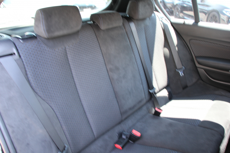 BMW 1シリーズ M135i ﾊﾟｰｷﾝｸﾞｻﾎﾟｰﾄP 直6ﾀｰﾎﾞ320馬力 ｱﾀﾞﾌﾟﾃｨﾌﾞMｻｽ ﾀｯﾁﾊﾟｯﾄﾞ対応HDDﾅﾋﾞBｶﾒﾗ 専用ｴｱﾛ 18AW 専用ﾌﾞﾚｰｷ 左右独立ｵｰﾄｴｱｺﾝ ﾊﾟﾄﾞﾙｼﾌﾄ 8速AT ｽﾏｰﾄｷｰ Bluetoothｵｰﾃﾞｨｵ ﾌﾞﾗｯｸｸﾞﾘﾙ 2年保証