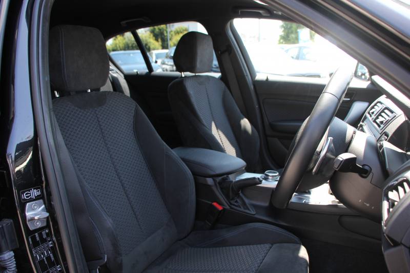 BMW 1シリーズ M135i ﾊﾟｰｷﾝｸﾞｻﾎﾟｰﾄP 直6ﾀｰﾎﾞ320馬力 ｱﾀﾞﾌﾟﾃｨﾌﾞMｻｽ ﾀｯﾁﾊﾟｯﾄﾞ対応HDDﾅﾋﾞBｶﾒﾗ 専用ｴｱﾛ 18AW 専用ﾌﾞﾚｰｷ 左右独立ｵｰﾄｴｱｺﾝ ﾊﾟﾄﾞﾙｼﾌﾄ 8速AT ｽﾏｰﾄｷｰ Bluetoothｵｰﾃﾞｨｵ ﾌﾞﾗｯｸｸﾞﾘﾙ 2年保証