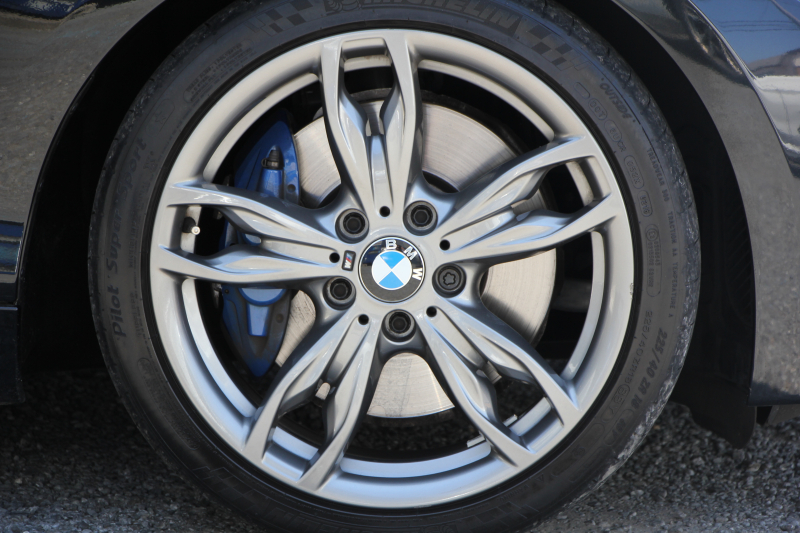 BMW 1シリーズ M135i ﾊﾟｰｷﾝｸﾞｻﾎﾟｰﾄP 直6ﾀｰﾎﾞ320馬力 ｱﾀﾞﾌﾟﾃｨﾌﾞMｻｽ ﾀｯﾁﾊﾟｯﾄﾞ対応HDDﾅﾋﾞBｶﾒﾗ 専用ｴｱﾛ 18AW 専用ﾌﾞﾚｰｷ 左右独立ｵｰﾄｴｱｺﾝ ﾊﾟﾄﾞﾙｼﾌﾄ 8速AT ｽﾏｰﾄｷｰ Bluetoothｵｰﾃﾞｨｵ ﾌﾞﾗｯｸｸﾞﾘﾙ 2年保証