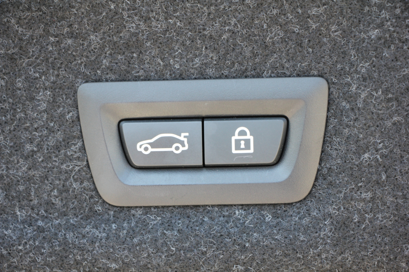 BMW 3シリーズ 320i Mｽﾎﾟｰﾂ ﾃﾞﾋﾞｭｰ&ｺﾝﾌｫｰﾄP 1ｵｰﾅ ﾋｰﾀｰ黒革 専用ﾌﾞﾙｰｽﾃｯﾁ 19AW 360度ｶﾒﾗ 追従ACC ｽﾃｱﾘﾝｸﾞｻﾎﾟｰﾄ LEDﾍｯﾄﾞﾗｲﾄ 電動ﾄﾗﾝｸ ｱｯﾌﾟﾙｶｰﾌﾟﾚｲ ﾀｯﾁ画面HDDﾅﾋﾞﾜｲﾔﾚｽ充電 hi-fiｽﾋﾟｰｶｰ 2年保証