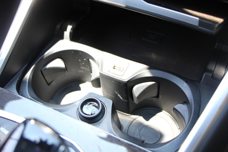 BMW 3シリーズ 320i Mｽﾎﾟｰﾂ ﾃﾞﾋﾞｭｰ&ｺﾝﾌｫｰﾄP 1ｵｰﾅ ﾋｰﾀｰ黒革 専用ﾌﾞﾙｰｽﾃｯﾁ 19AW 360度ｶﾒﾗ 追従ACC ｽﾃｱﾘﾝｸﾞｻﾎﾟｰﾄ LEDﾍｯﾄﾞﾗｲﾄ 電動ﾄﾗﾝｸ ｱｯﾌﾟﾙｶｰﾌﾟﾚｲ ﾀｯﾁ画面HDDﾅﾋﾞﾜｲﾔﾚｽ充電 hi-fiｽﾋﾟｰｶｰ 2年保証