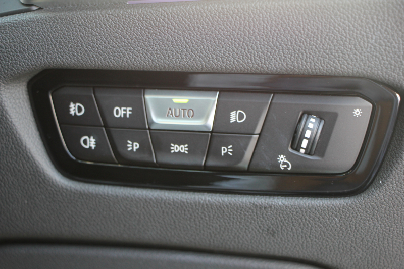 BMW 3シリーズ 320i Mｽﾎﾟｰﾂ ﾃﾞﾋﾞｭｰ&ｺﾝﾌｫｰﾄP 1ｵｰﾅ ﾋｰﾀｰ黒革 専用ﾌﾞﾙｰｽﾃｯﾁ 19AW 360度ｶﾒﾗ 追従ACC ｽﾃｱﾘﾝｸﾞｻﾎﾟｰﾄ LEDﾍｯﾄﾞﾗｲﾄ 電動ﾄﾗﾝｸ ｱｯﾌﾟﾙｶｰﾌﾟﾚｲ ﾀｯﾁ画面HDDﾅﾋﾞﾜｲﾔﾚｽ充電 hi-fiｽﾋﾟｰｶｰ 2年保証