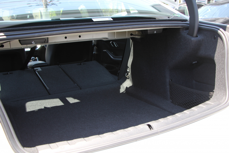 BMW 3シリーズ 320i Mｽﾎﾟｰﾂ ﾃﾞﾋﾞｭｰ&ｺﾝﾌｫｰﾄP 1ｵｰﾅ ﾋｰﾀｰ黒革 専用ﾌﾞﾙｰｽﾃｯﾁ 19AW 360度ｶﾒﾗ 追従ACC ｽﾃｱﾘﾝｸﾞｻﾎﾟｰﾄ LEDﾍｯﾄﾞﾗｲﾄ 電動ﾄﾗﾝｸ ｱｯﾌﾟﾙｶｰﾌﾟﾚｲ ﾀｯﾁ画面HDDﾅﾋﾞﾜｲﾔﾚｽ充電 hi-fiｽﾋﾟｰｶｰ 2年保証