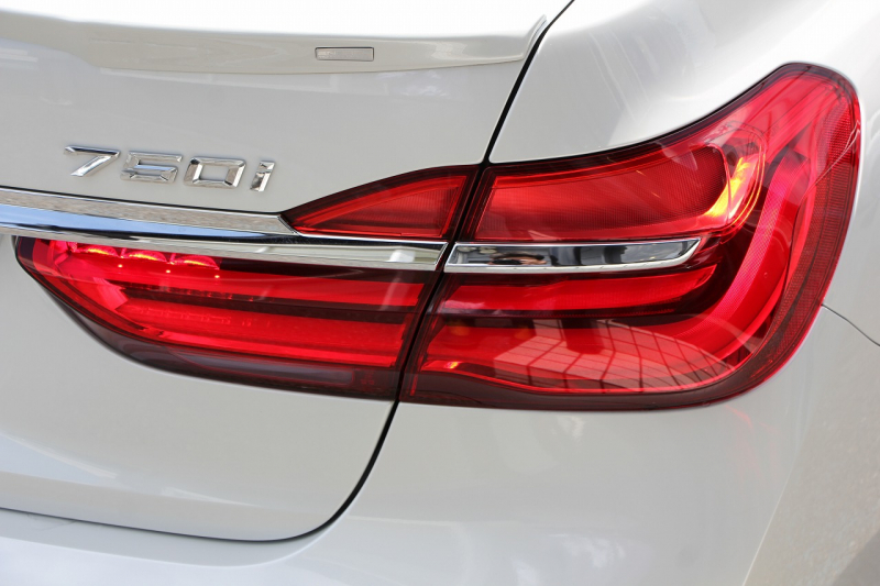 BMW 7シリーズ 740i ﾌﾟﾗｽP ｴﾅｼﾞｰEVOﾎﾞﾃﾞｨｷｯﾄ&20AW ｻﾝﾙｰﾌ 全席ﾋｰﾀｰ黒革 ﾃﾞｨｽﾌﾟﾚｲｷｰ LEDﾍｯﾄﾞﾗｲﾄ ﾊｰﾏﾝｶｰﾄﾞﾝ ﾏｯｻｰｼﾞ&ﾍﾞﾝﾁﾚｰｼｮﾝ HUD 追従ACC ｽﾃｱｻﾎﾟｰﾄ 液晶ﾒｰﾀｰ ﾀｯﾁ画面ﾅﾋﾞ360度ｶﾒﾗ ｿﾌﾄｸﾛｰｽﾞﾄﾞｱ 電動ﾄﾗﾝｸ 2年保証